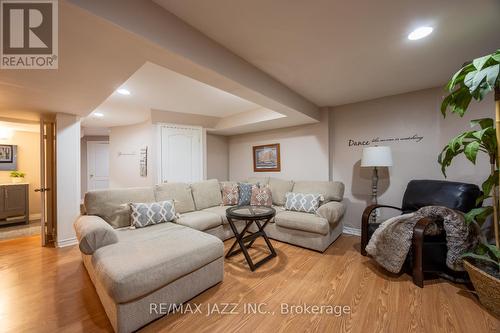 106 West Side Drive, Clarington (Bowmanville), ON - Indoor Photo Showing Living Room