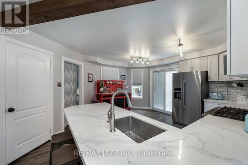 106 West Side Drive, Clarington (Bowmanville), ON - Indoor Photo Showing Kitchen