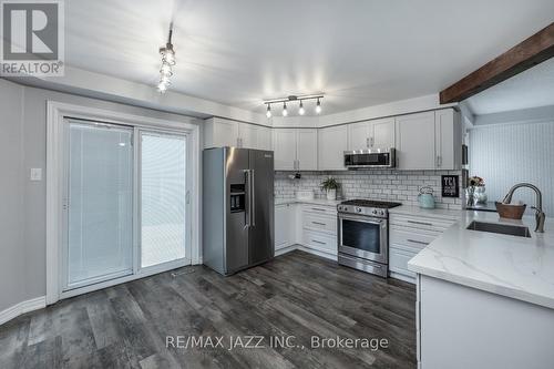 106 West Side Drive, Clarington (Bowmanville), ON - Indoor Photo Showing Kitchen With Stainless Steel Kitchen