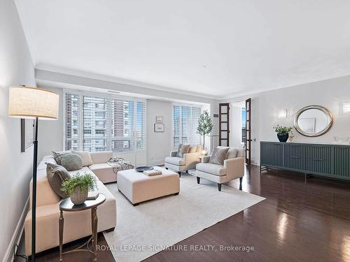 1102-55 Delisle Ave, Toronto, ON - Indoor Photo Showing Living Room