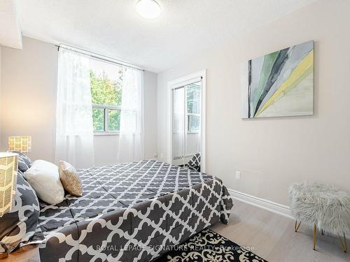 319-551 The West Mall, Toronto, ON - Indoor Photo Showing Bedroom