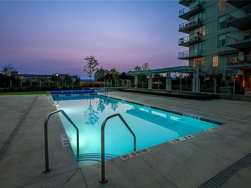 306-60 Saghalie Rd, Victoria, BC - Outdoor With In Ground Pool