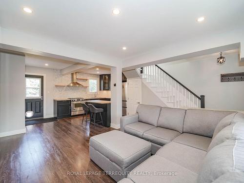 1243 Cannon St E, Hamilton, ON - Indoor Photo Showing Living Room