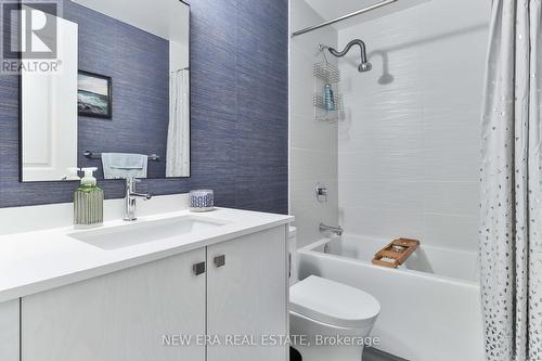 1207 - 20 Gatineau Drive, Vaughan, ON - Indoor Photo Showing Bathroom