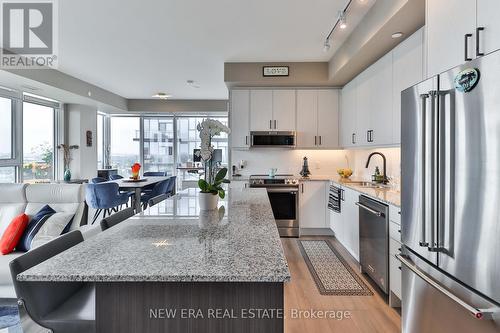 1207 - 20 Gatineau Drive, Vaughan, ON - Indoor Photo Showing Kitchen With Stainless Steel Kitchen With Upgraded Kitchen