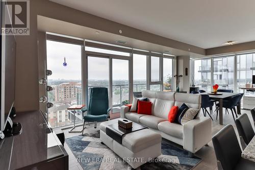 1207 - 20 Gatineau Drive, Vaughan, ON - Indoor Photo Showing Living Room