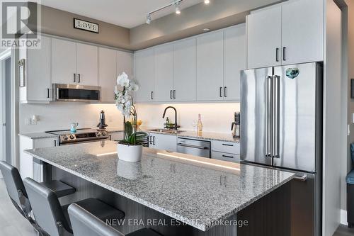 1207 - 20 Gatineau Drive, Vaughan, ON - Indoor Photo Showing Kitchen With Stainless Steel Kitchen With Upgraded Kitchen