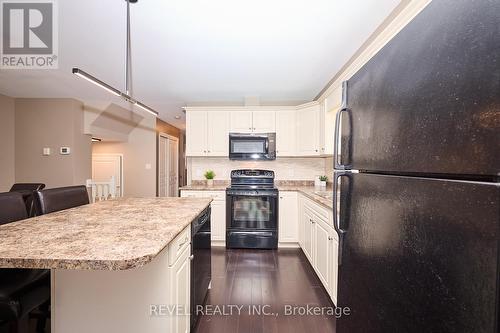 8811 Silverstar Court, Niagara Falls, ON - Indoor Photo Showing Kitchen