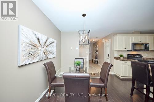 8811 Silverstar Court, Niagara Falls, ON - Indoor Photo Showing Dining Room