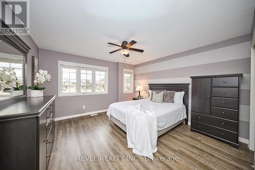 8811 Silverstar Court, Niagara Falls, ON - Indoor Photo Showing Bedroom