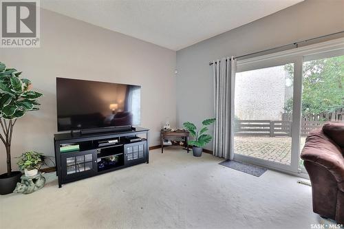 47 Laverendrye Way, Regina, SK - Indoor Photo Showing Living Room