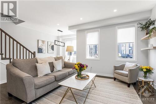 97 Ballinora Lane, Ottawa, ON - Indoor Photo Showing Living Room