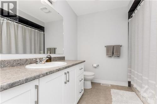 97 Ballinora Lane, Ottawa, ON - Indoor Photo Showing Bathroom