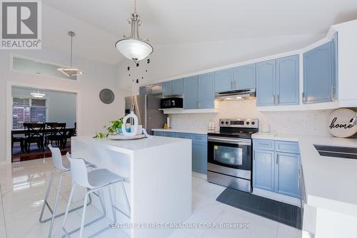 1385 Bramblewood Street, London, ON - Indoor Photo Showing Kitchen With Upgraded Kitchen