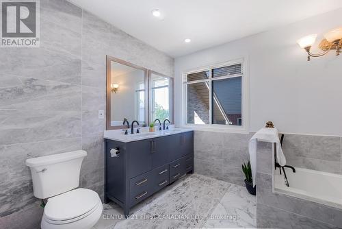 1385 Bramblewood Street, London, ON - Indoor Photo Showing Bathroom