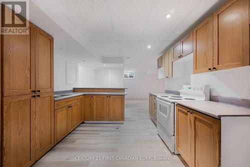 1385 Bramblewood Street, London, ON - Indoor Photo Showing Kitchen