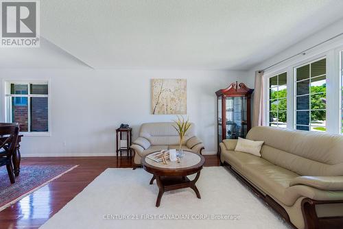 1385 Bramblewood Street, London, ON - Indoor Photo Showing Living Room