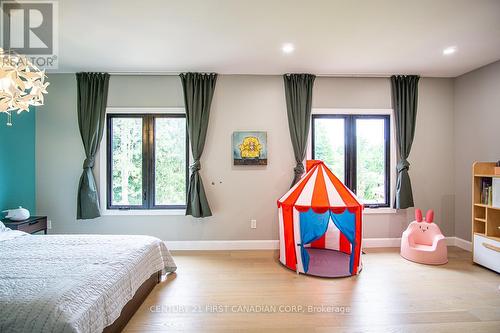 10 Angus Court, London, ON - Indoor Photo Showing Bedroom