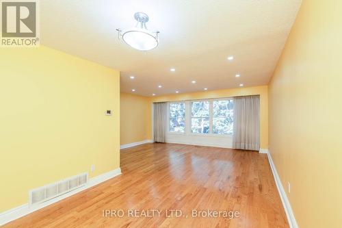 352 Simonston Boulevard, Markham (German Mills), ON - Indoor Photo Showing Other Room