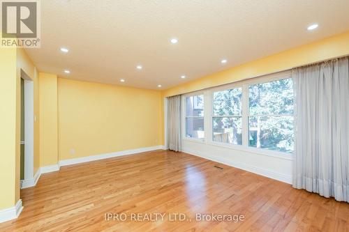 352 Simonston Boulevard, Markham (German Mills), ON - Indoor Photo Showing Other Room