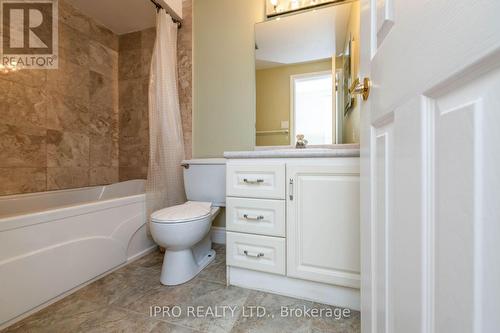 352 Simonston Boulevard, Markham (German Mills), ON - Indoor Photo Showing Bathroom