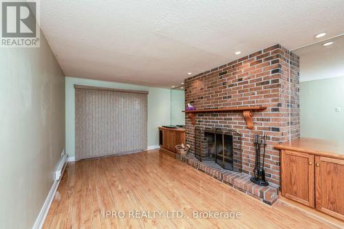 352 Simonston Boulevard, Markham (German Mills), ON - Indoor Photo Showing Living Room With Fireplace