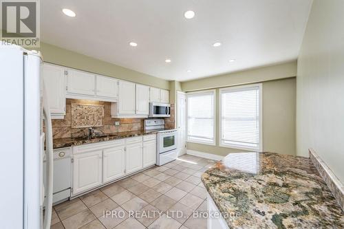 352 Simonston Boulevard, Markham (German Mills), ON - Indoor Photo Showing Kitchen With Double Sink