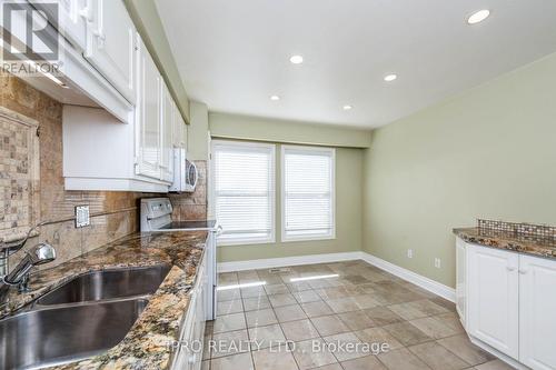 352 Simonston Boulevard, Markham (German Mills), ON - Indoor Photo Showing Kitchen With Double Sink