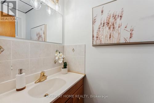 109 Russett Avenue, Oshawa (Centennial), ON - Indoor Photo Showing Bathroom