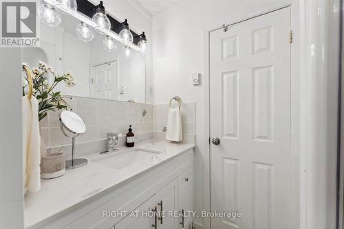 109 Russett Avenue, Oshawa (Centennial), ON - Indoor Photo Showing Bathroom