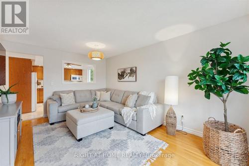 109 Russett Avenue, Oshawa (Centennial), ON - Indoor Photo Showing Living Room