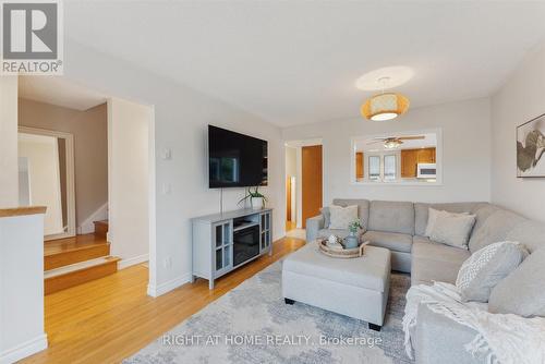 109 Russett Avenue, Oshawa (Centennial), ON - Indoor Photo Showing Living Room