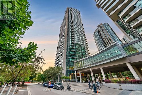 419 - 215 Fort York Boulevard, Toronto (Waterfront Communities), ON - Outdoor With Facade