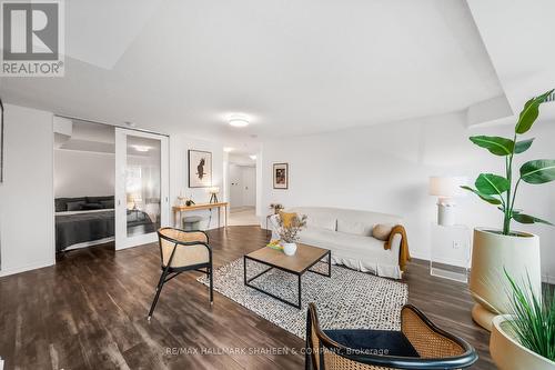 419 - 215 Fort York Boulevard, Toronto (Waterfront Communities), ON - Indoor Photo Showing Living Room