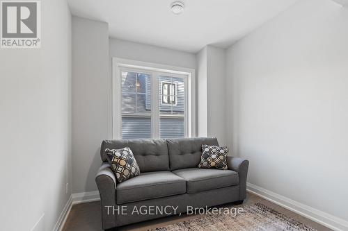 39 - 2054 Peninsula Road, Muskoka Lakes, ON - Indoor Photo Showing Living Room