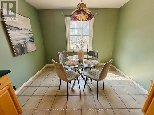 476 Ferndale Avenue, London, ON - Indoor Photo Showing Dining Room