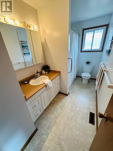 476 Ferndale Avenue, London, ON - Indoor Photo Showing Bathroom