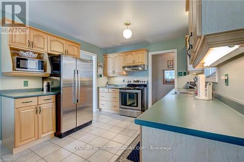 476 Ferndale Avenue, London, ON - Indoor Photo Showing Kitchen With Stainless Steel Kitchen