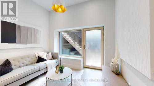 1B Marowyne Drive, Toronto (Don Valley Village), ON - Indoor Photo Showing Living Room