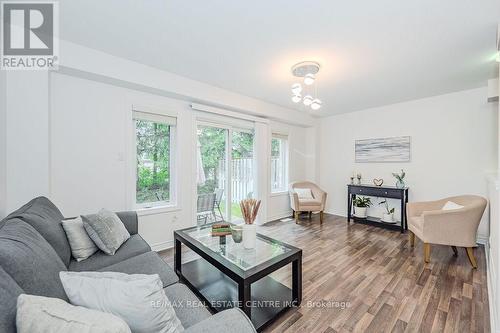 27 Arlington Crescent, Guelph, ON - Indoor Photo Showing Living Room