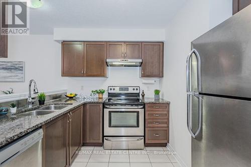 27 Arlington Crescent, Guelph (Pine Ridge), ON - Indoor Photo Showing Kitchen With Stainless Steel Kitchen With Double Sink