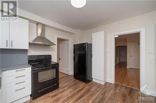 40 Vaughan Street, Ottawa, ON - Indoor Photo Showing Kitchen