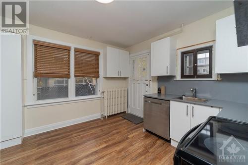 40 Vaughan Street, Ottawa, ON - Indoor Photo Showing Kitchen