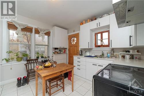 40 Vaughan Street, Ottawa, ON - Indoor Photo Showing Kitchen