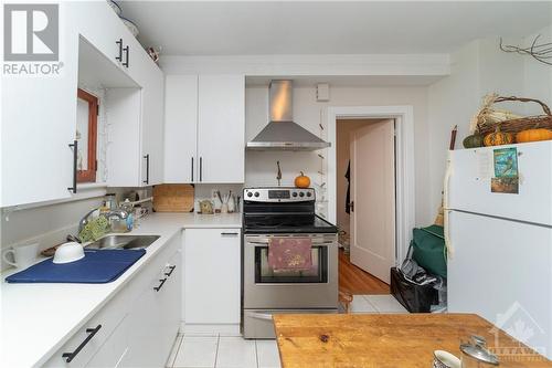 40 Vaughan Street, Ottawa, ON - Indoor Photo Showing Kitchen