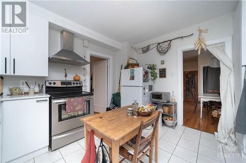 40 Vaughan Street, Ottawa, ON - Indoor Photo Showing Kitchen