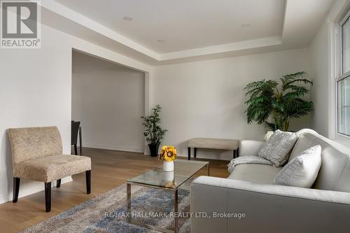 5 Merritt Road, Toronto (O'Connor-Parkview), ON - Indoor Photo Showing Living Room