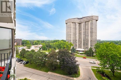 914 - 1333 Bloor Street, Mississauga (Applewood), ON - Outdoor