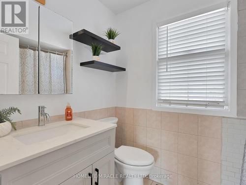 12 Shenstone Avenue, Brampton, ON - Indoor Photo Showing Bathroom