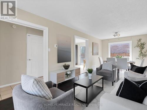 12 Shenstone Avenue, Brampton, ON - Indoor Photo Showing Living Room